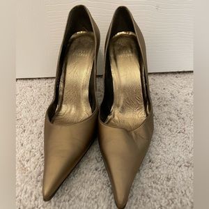 Stuart Weitzman pointed toe pump